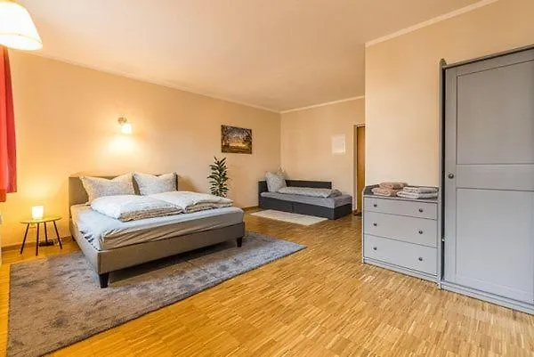 Stadtgut Moelkau 公寓 *